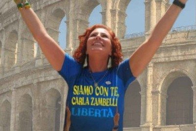 A deputada federal Carla Zambelli está presa na Itália, onde estava foragida, após ser condenada a 10 anos de prisão por invadir o sistema do Conselho Nacional de Justiça -  (crédito: Reprodução/Twitter)