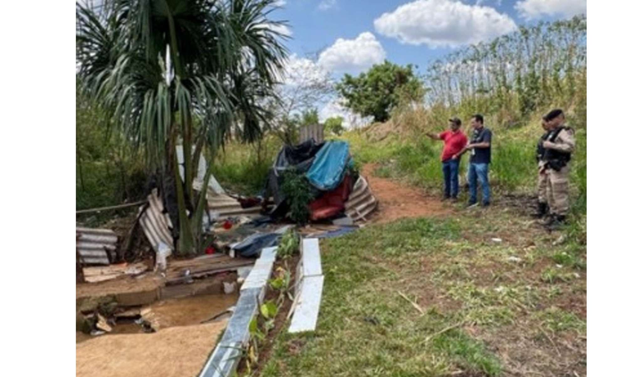 Homem foi morto com 20 golpes de pá de construção civil na cabeça -  (crédito: PMMG/Divulgação)