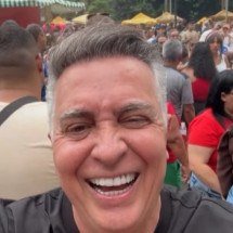 Álvaro Damião retorna da China e visita Feira Hippie em BH - Reprodu&ccedil;&atilde;o/&Aacute;lvaro Dami&atilde;o