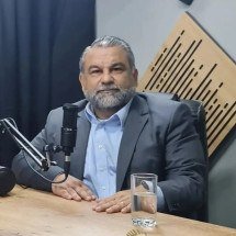 O poder travestido de fé - Redes sociais