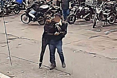 Homem é baleado na cabeça na região da 25 de Março, em São Paulo neste sábado (18/10) -  (crédito: Divulgação/Redes Sociais)