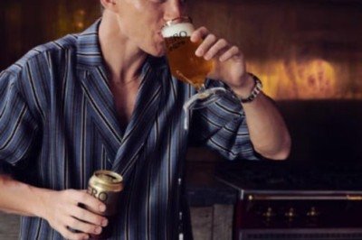 Tom Holland (foto) e Robert Downey Jr. se uniram para lançar uma cerveja sem álcool com infusão de café. A bebida exótica combina sabor encorpado com leveza, voltada para quem busca alternativas saudáveis. O produto já começou a gerar curiosidade entre fãs e apreciadores. -  (crédito: Divulgação/BERO)