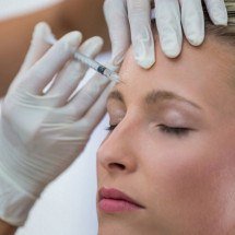 Enxaqueca, caspa e dor na sola do pé: três usos da toxina botulínica  - Freepik