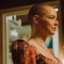 Emma Stone fica careca e pre-estreia de filme é exclusiva para quem raspar a cabeça - Divulgação