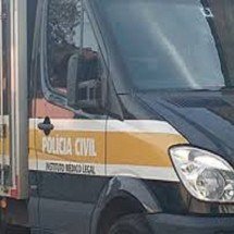 Mulher encontra companheiro morto no meio da rua - PCMG