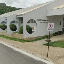 Justiça mira contratos de R$ 11,5 milhões em prefeitura no interior de MG  - Google Street View/Reprodução
