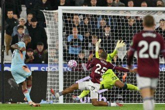 Ex-atacante do Cruzeiro é o 3º maior goleador da Premier League