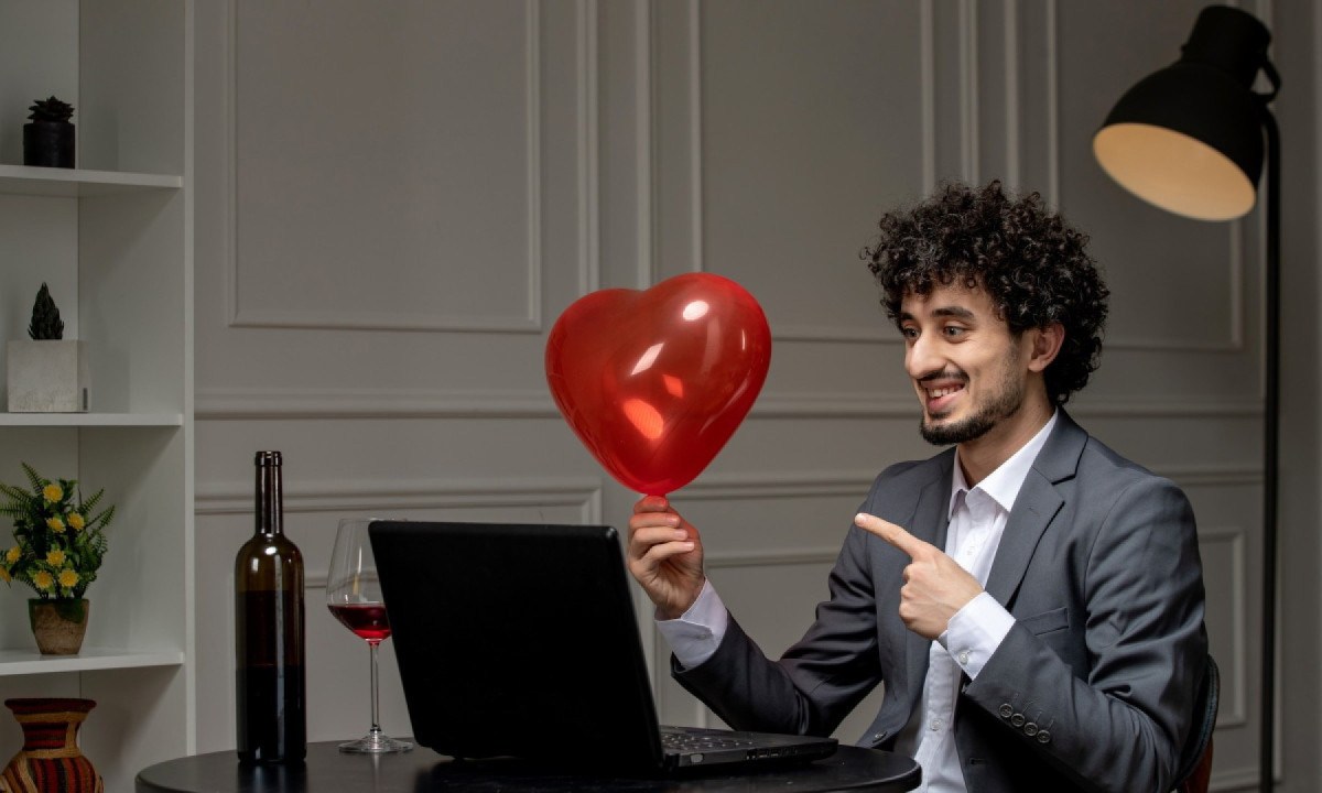 No dia a dia de casais sócios, não é raro que diferenças de personalidade se tornem fontes constantes de tensão - (crédito: Freepik) No dia a dia de casais sócios, não é raro que diferenças de personalidade se tornem fontes constantes de tensão - (crédito: Freepik)