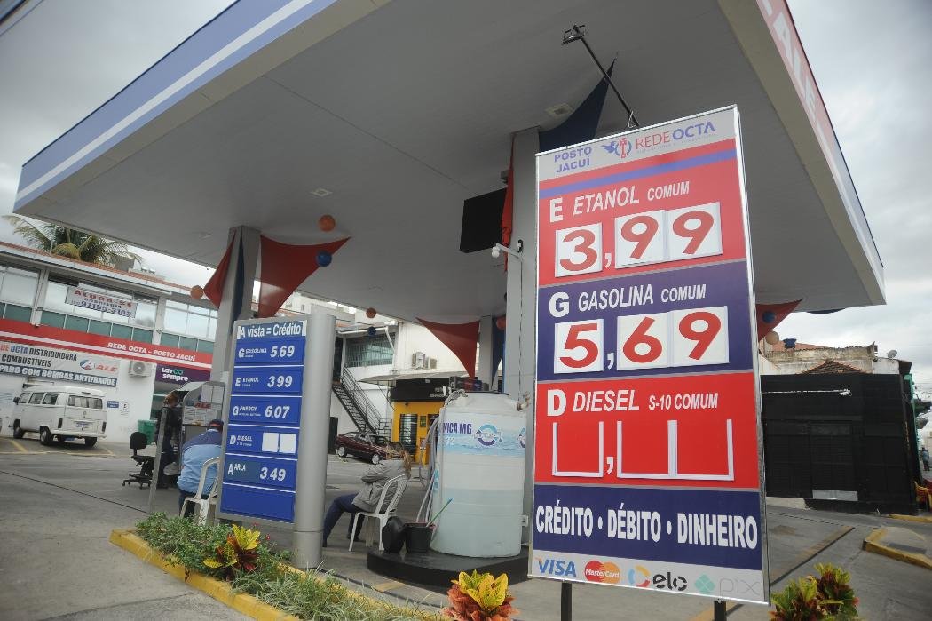 O preço da gasolina no Brasil é alto ou baixo? Compare com o mundo - Alexandre Guzanshe/EM