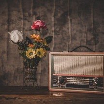 Por que o rádio ainda é importante na era do streaming e dos podcasts - Freepik