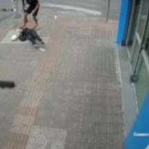 Mulher trans é espancada até a morte em rua movimentada de Belo Horizonte - Reprodução/Câmeras de segurança