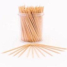  Palito de dente faz mal? Especialista alerta para os riscos à saúde bucal - Freepik