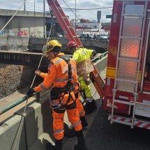 Homem é encontrado morto às margens do Ribeirão Arrudas, em BH  - Reprodução/CBMMG