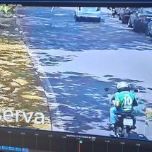 Vídeo flagra fuga de suspeitos de atirar e matar policial militar em BH - Reprodu&ccedil;&atilde;o