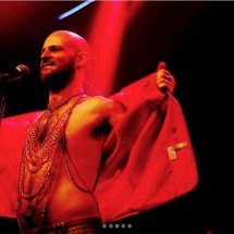 Com 'Dois pra lá, dois pra cá', Marcelo Veronez embala público na Autêntica - Liliane Pelegrini/Bendita Conteúdo/Divulgação