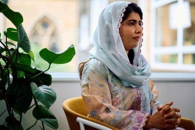 No livro, Malala conta que muitas pessoas, sobretudo homens paquistaneses, a chamaram de traidora e de estrela pornô porque revelou usar calça jeans -  (crédito: BENJAMIN CREMEL/AFP)