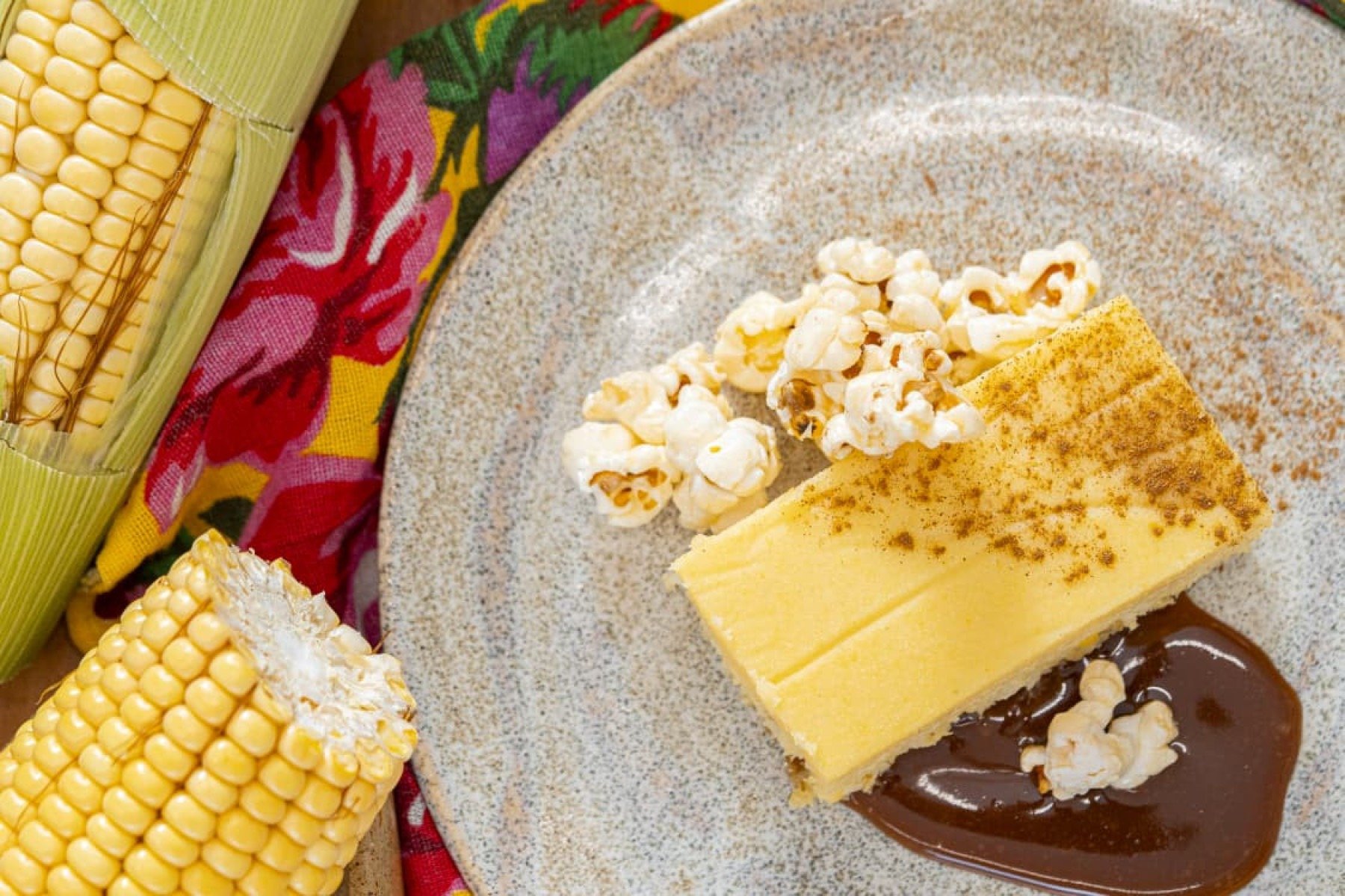 CONFEITARIA - 2º LUGAR: bolo flan de milho com caramelo de café e pipoca caramelizada com canela e flor de sal da Aquarela Doce Ateliê-Sebrae MG/Divulgação
