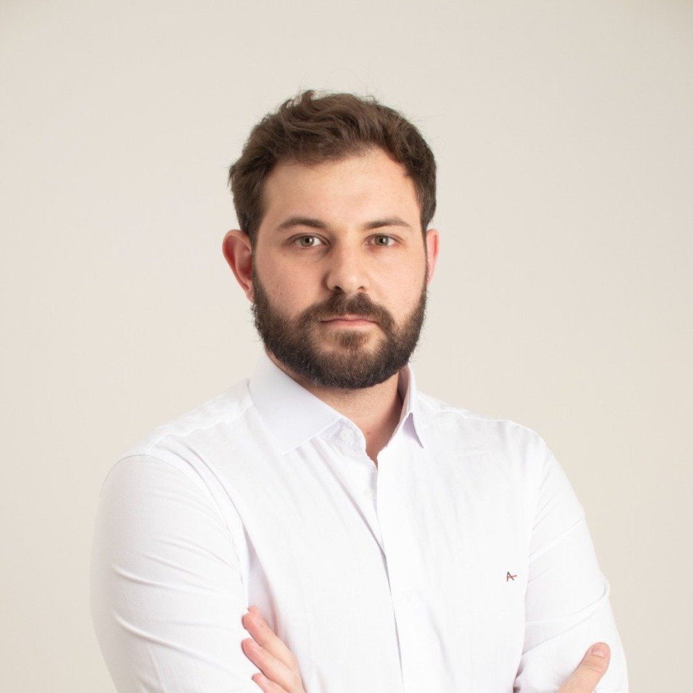  Samuel Franco, coordenador do projeto CoVereador, representará Belo Horizonte no Fórum Internacional de Democracia, em Estrasburgo, apresentando a iniciativa como modelo brasileiro de participação cidadã e transparência legislativa