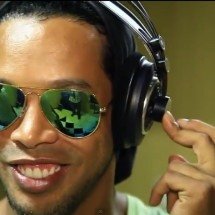 Ronaldinho Gaúcho lança o disco "Bruxaria 051" e canta duas músicas - Redes sociais/reprodução