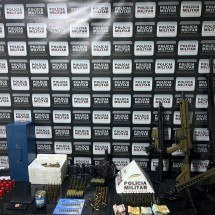 Idoso é preso com grande arsenal de armas e munições em Minas - PMMG/Divulgação
