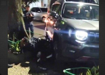 Viraram asfalto! Mulher reage a assalto e atropela ladrões no Jardim Botânico -  (crédito: Tupi)