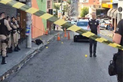 A Rua Conselheiro Lafaiete foi isolada para o trabalho da perícia da Policia Civil -  (crédito: Jair Amaral/EM/D. A. Press)