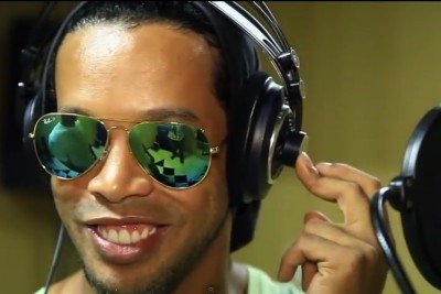 Aposentado do futebol, Ronaldinho Gaúcho, de 45 anos, investe na música -  (crédito: Redes sociais/reprodução)