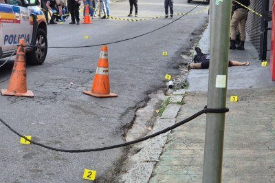 Homem foi assassinado em frente a academia no Sagrada Família, em BH -  (crédito: Jair Amaral/EM/D.A.Press)
