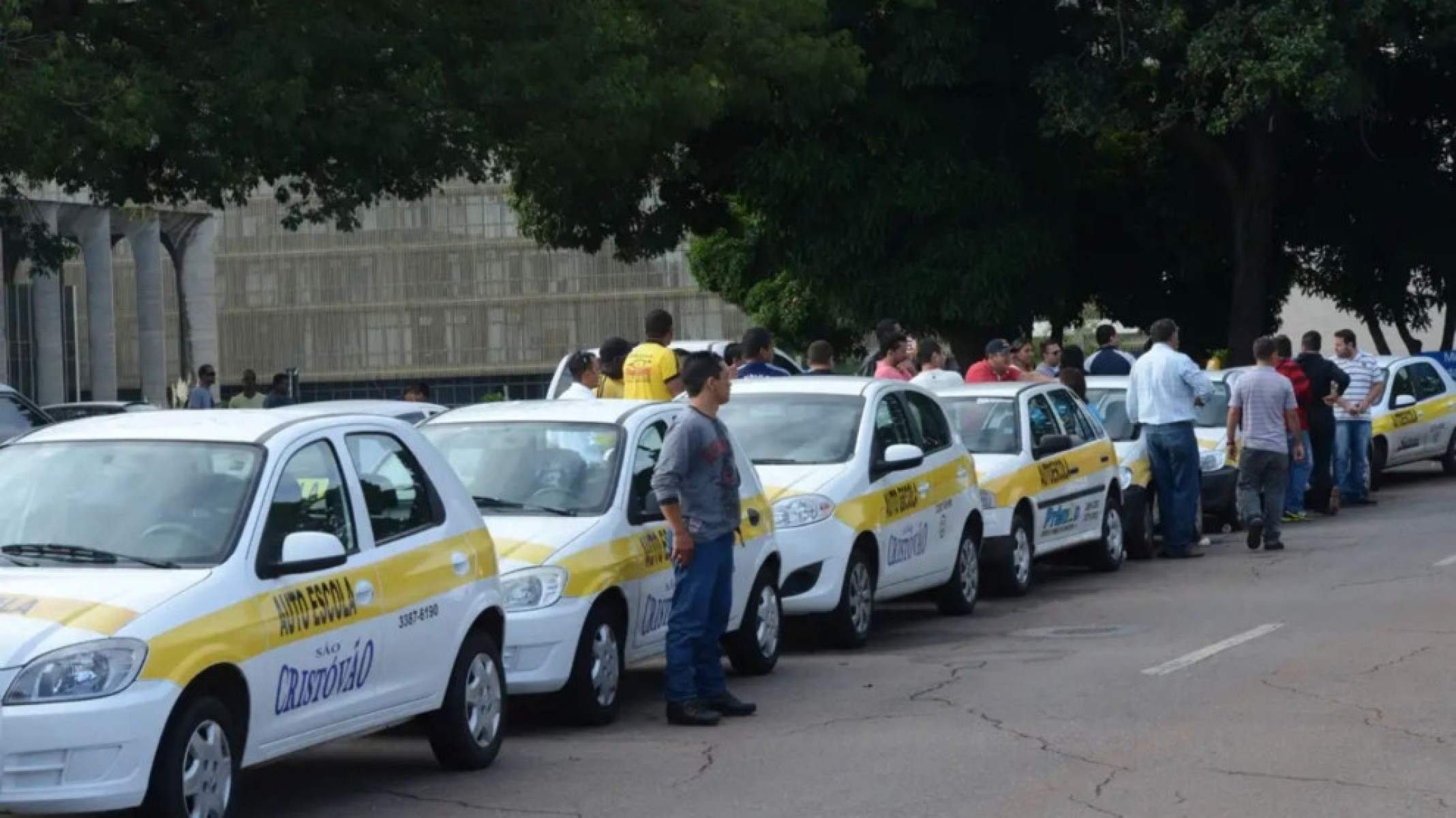 Autoescolas deixam de ser obrigatórias: o que acontece com quem já pagou? - Platobr Economia