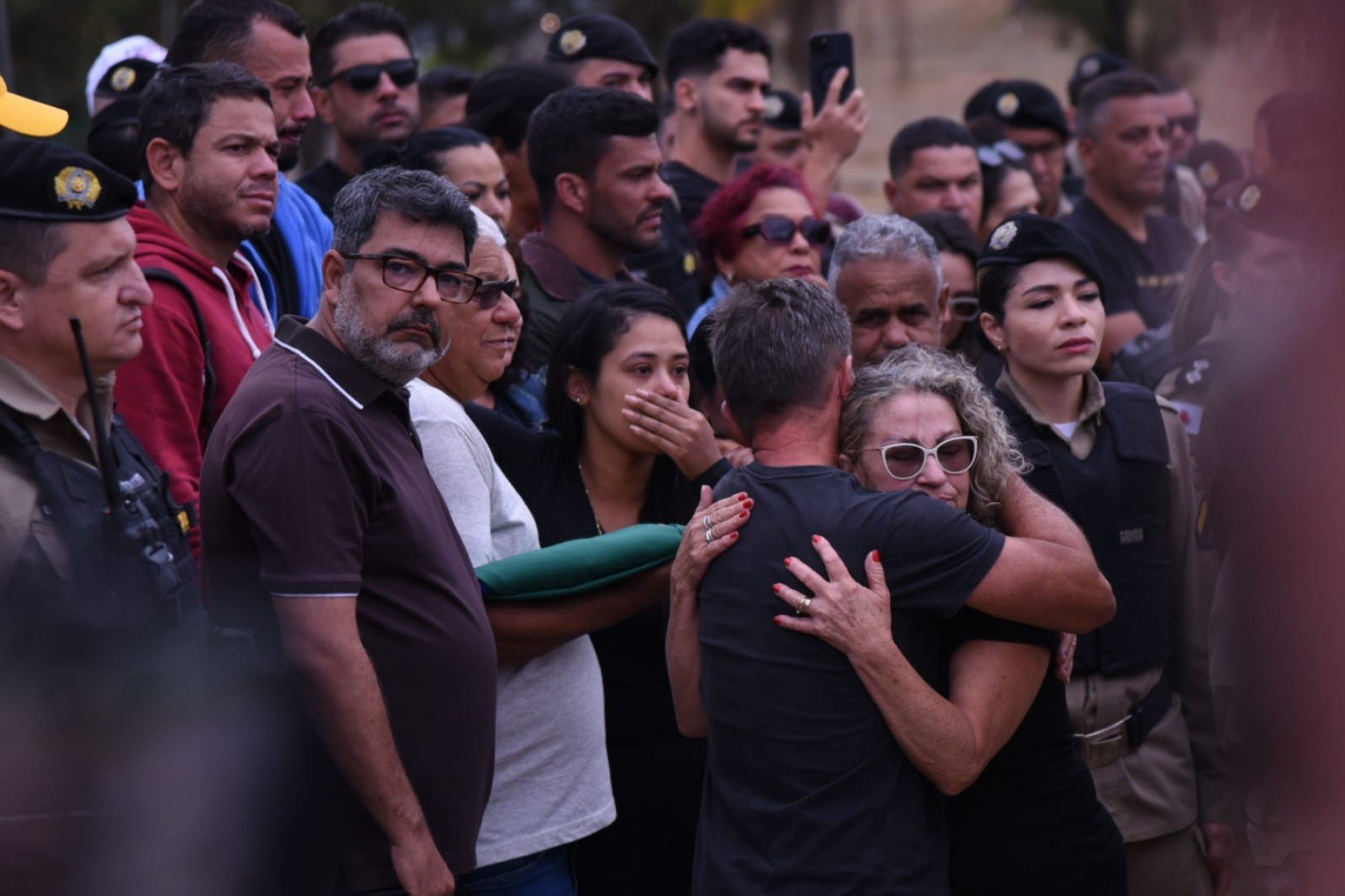 Velório do cabo da Polícia Militar Vinícius de Castro Lima, de 37 anos, no Cemitério da Colina. 