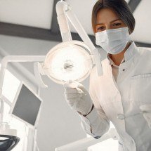 Dia do Dentista: profissional que cuida do sorriso e da saúde como um todo - Freepik