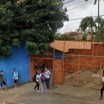 Aluno leva ‘tesourada’ em escola após discussão e pode perder a visão - Google Street View/Reprodução