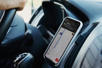 Antes de entrar em um carro de aplicativo, verifique a placa e a identidade do motorista -  (crédito: Reprodução/Pexels)