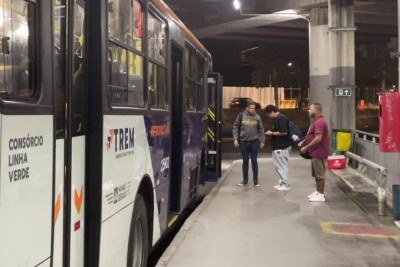 Linha que atende passageiros de Lagoa Santa foi uma das que mais perderam viagens desde a pandemia. Aos domingos, espera pode chegar a uma hora. -  (crédito: Denys Lacerda/EM/D.A Press)