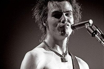 Sid Vicious, do Sex Pistols, foi acusado de assassinar a namorada em 1978 -  (crédito: Reprodução/Redes Sociais)