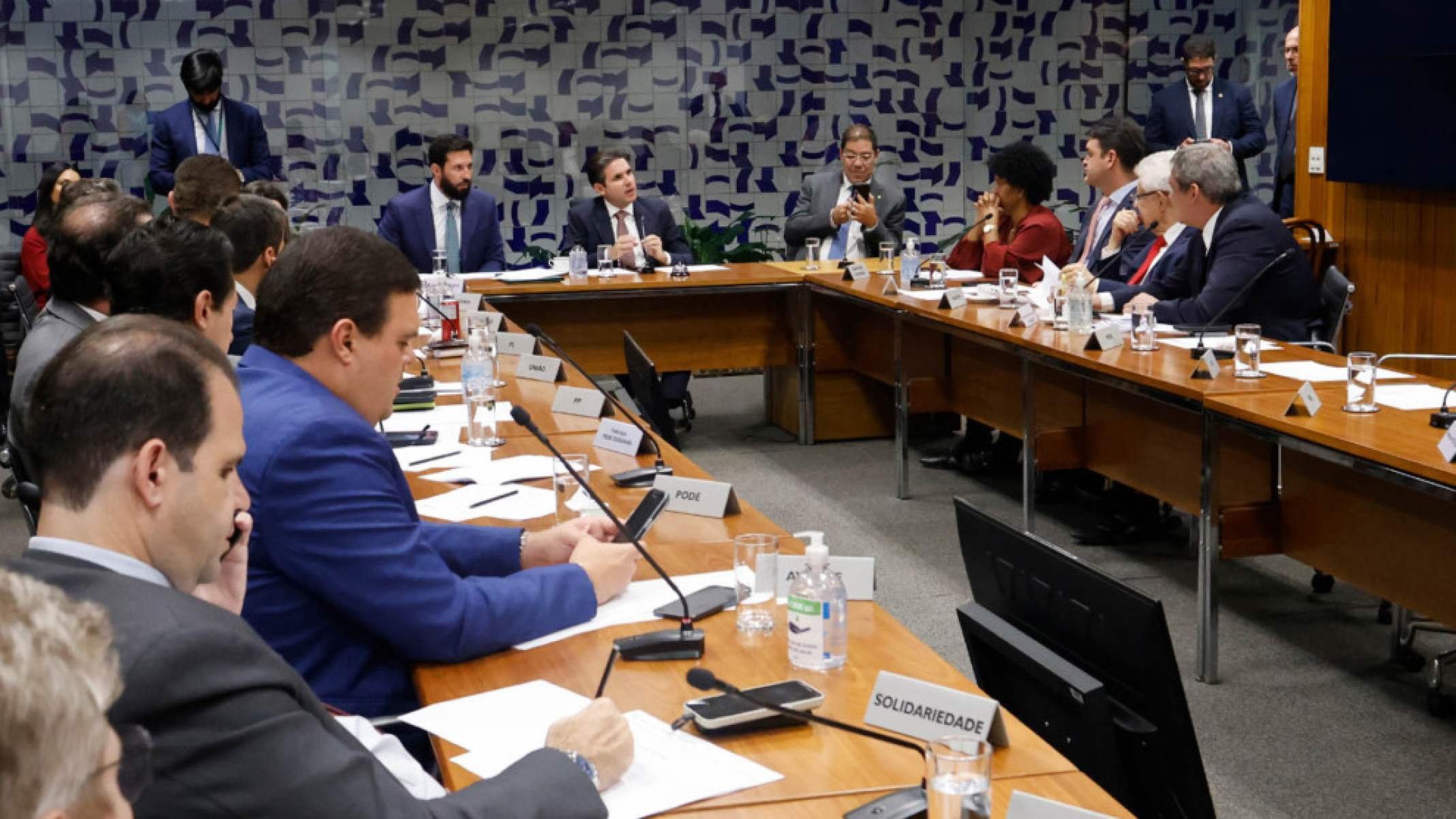 No Congresso, corte de gasto deve avançar com mais rapidez do que aumento de impostos