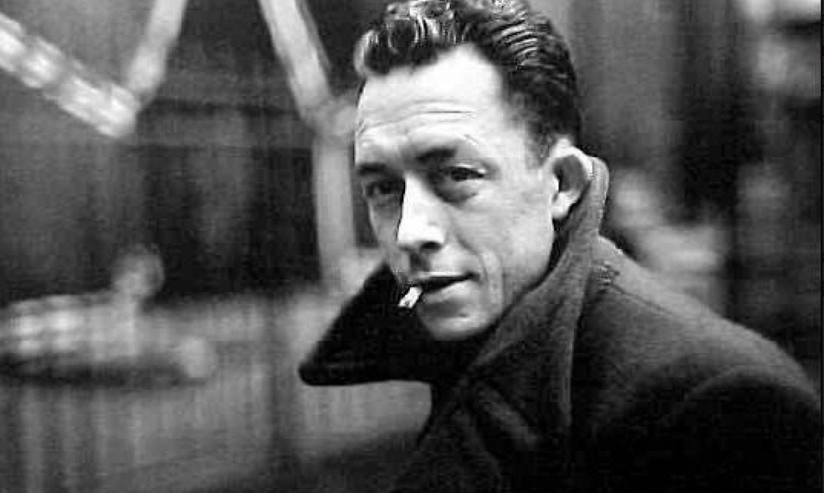 Jean-Baptiste Clamence, antes do fatídico encontro com a suicida, era um proeminente advogado em Paris, especializado em causas nobres -  (crédito: Facebook/Reprodução)