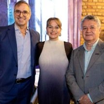 Rogério Vasconcellos, a secretaria de Cultura e turismo Bárbara Botega e Fausto Isaac -  (crédito: Divulgação)