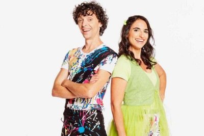 Daniel Ayres e Julia Pittier formam o Duo Badulaque, convidado pelo projeto Mano Convida para se apresentar amanhã em BH -  (crédito: Arthur Nobre/Divulgação)