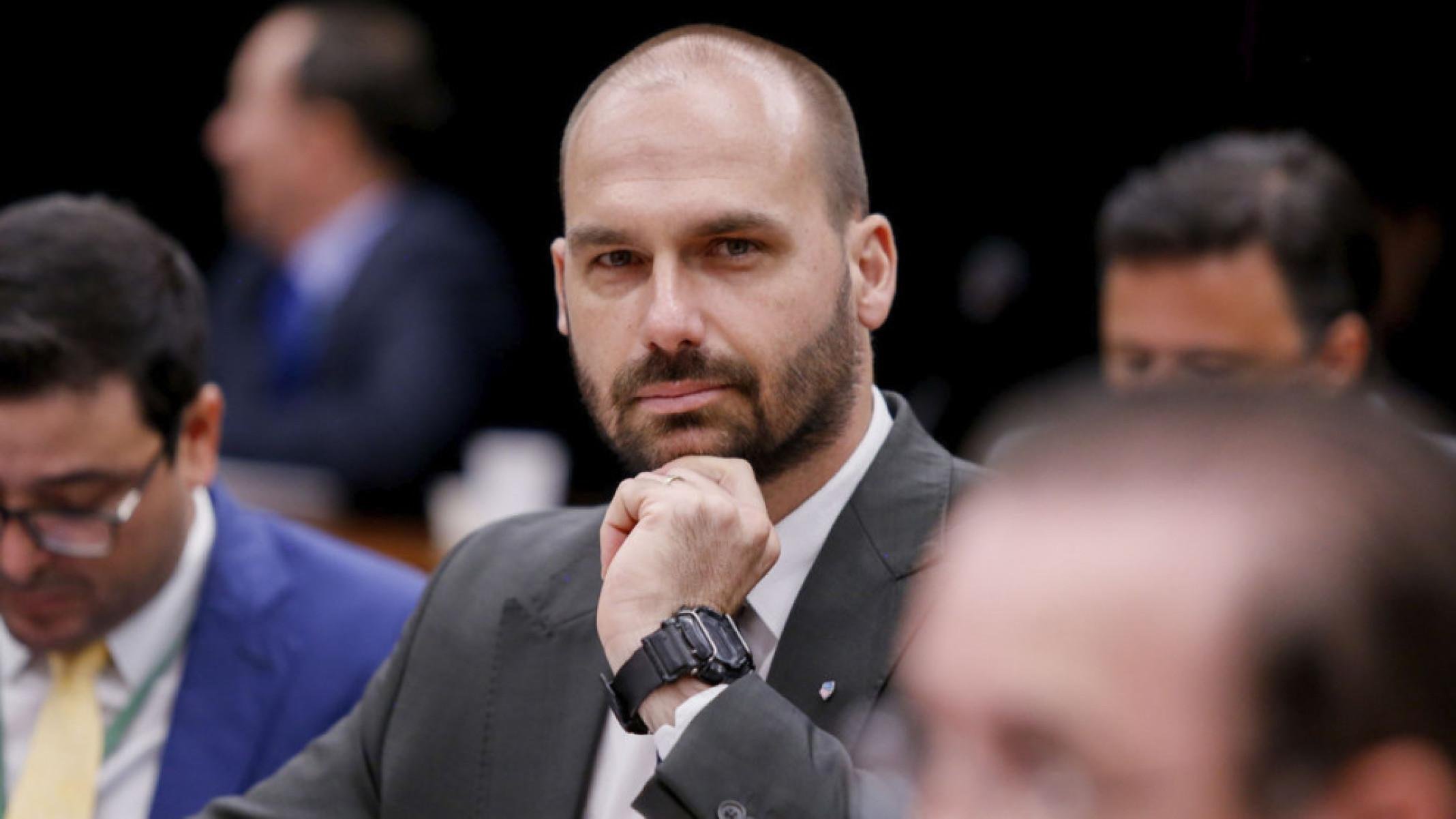 Eduardo Bolsonaro sobre foto de Lula e Trump: 'Símbolo da derrota' - Platobr Politica