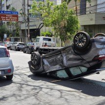 BH: médico que voltava de plantão 24h capota carro e bloqueia Raja Gabaglia - Jair Amaral/EM/D.A. Press