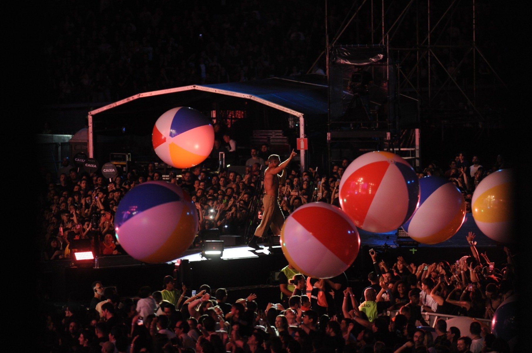 Imagine Dragons se apresenta com estádio lotado-Alexandre Guzanshe/E,/D.A/Press