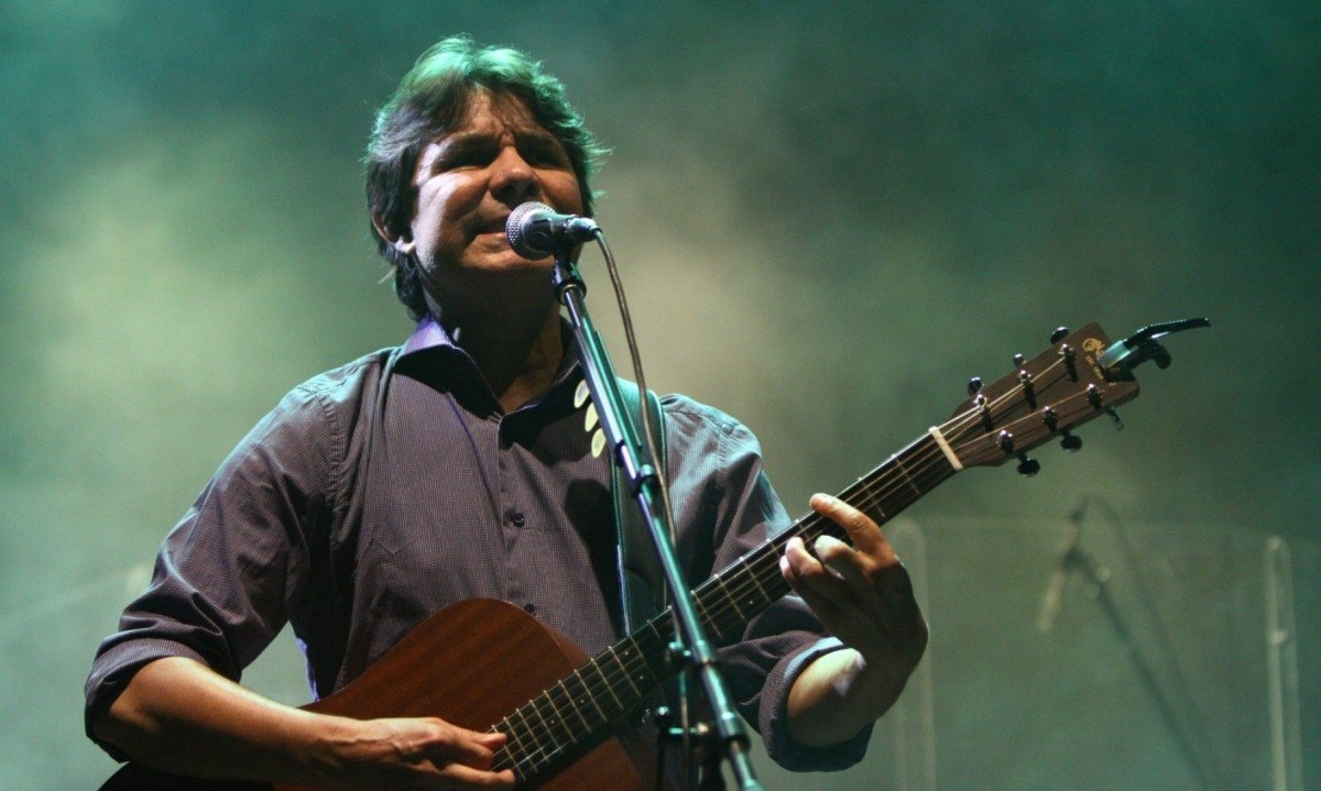 Show do cantor e compositor, Lô Borges, em comemoração 40 anos do Clube da Esquina na praçaa da Reitoria da UFMG, no Campus Pampulha -  (crédito: Rodrigo Clemente/EM/D.A Press)