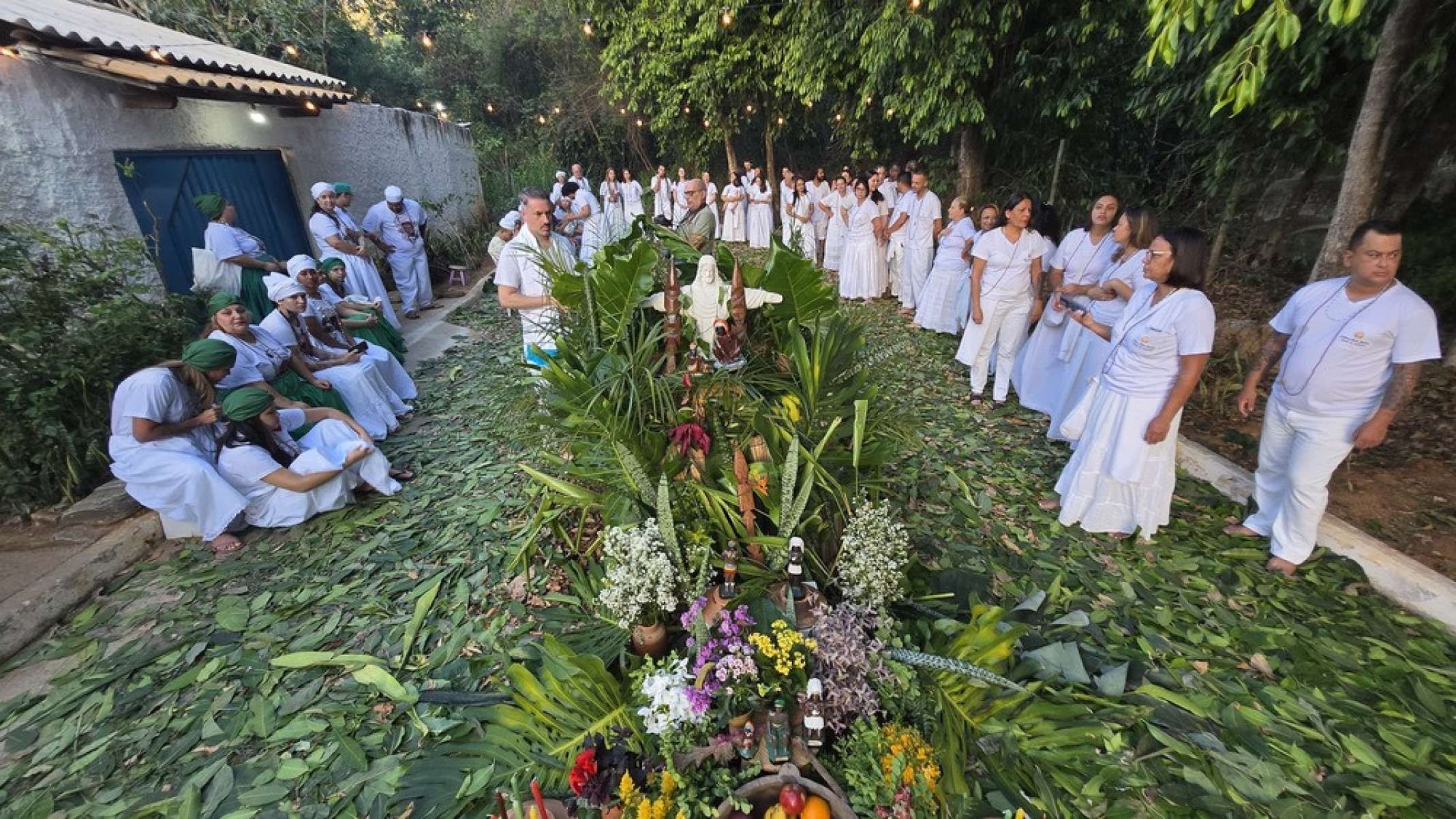 Ao centro do Congá (altar), a imagem do Cristo Redentor (Oxalá)-Carlos Altman/EM