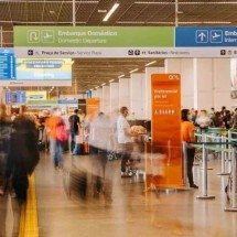 "Só se for uma bomba": mulher é presa após piada sobre mala