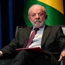 Aos 80 anos, Lula lidera pesquisas eleitorais e busca o quarto mandato - Andrew Caballero-Reynolds/AFP)