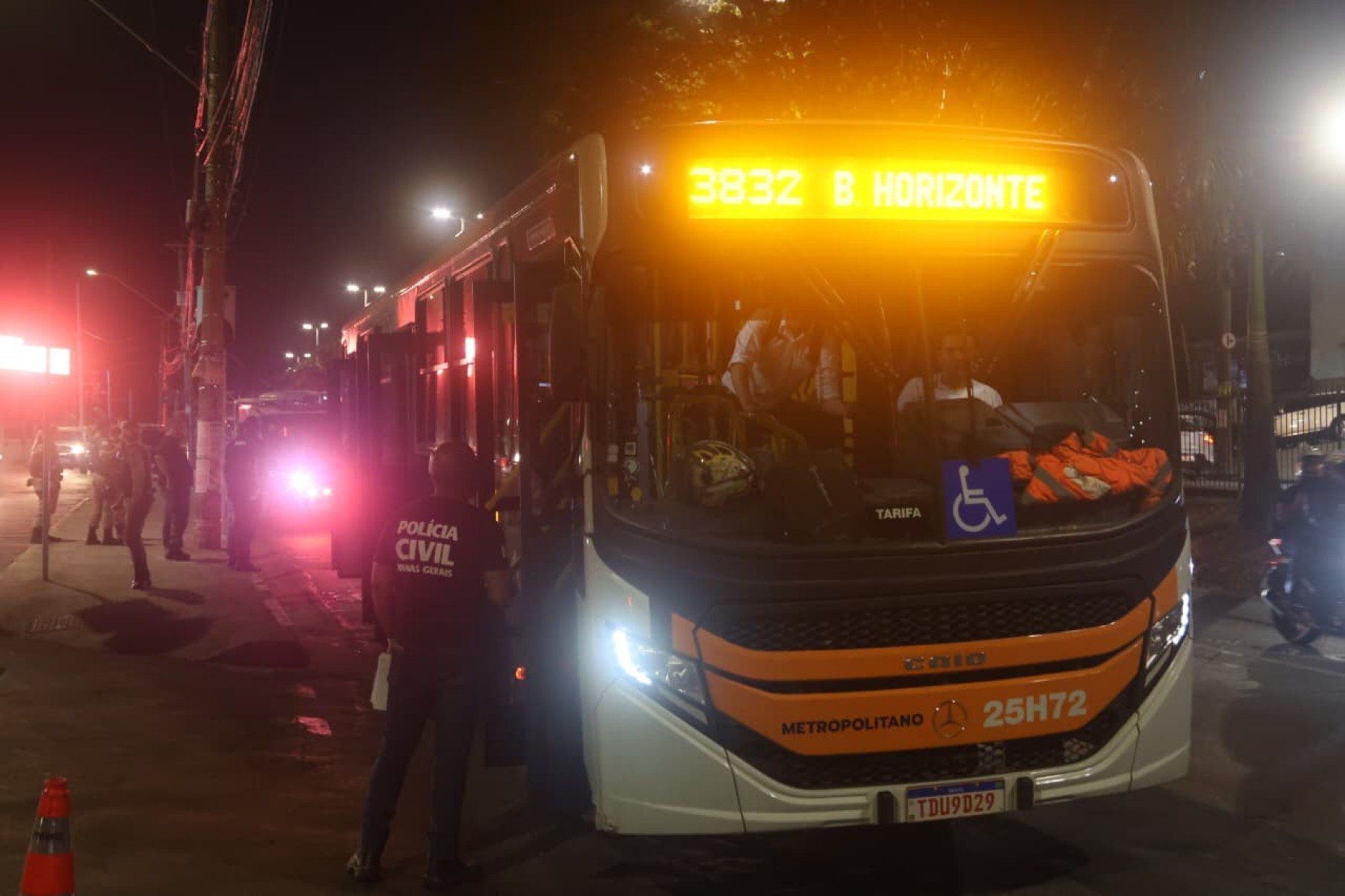 Coletivo envolvido em acidente faz a linha 3842 (Nova Lima)-Marcos Vieira/EM/DA. Press