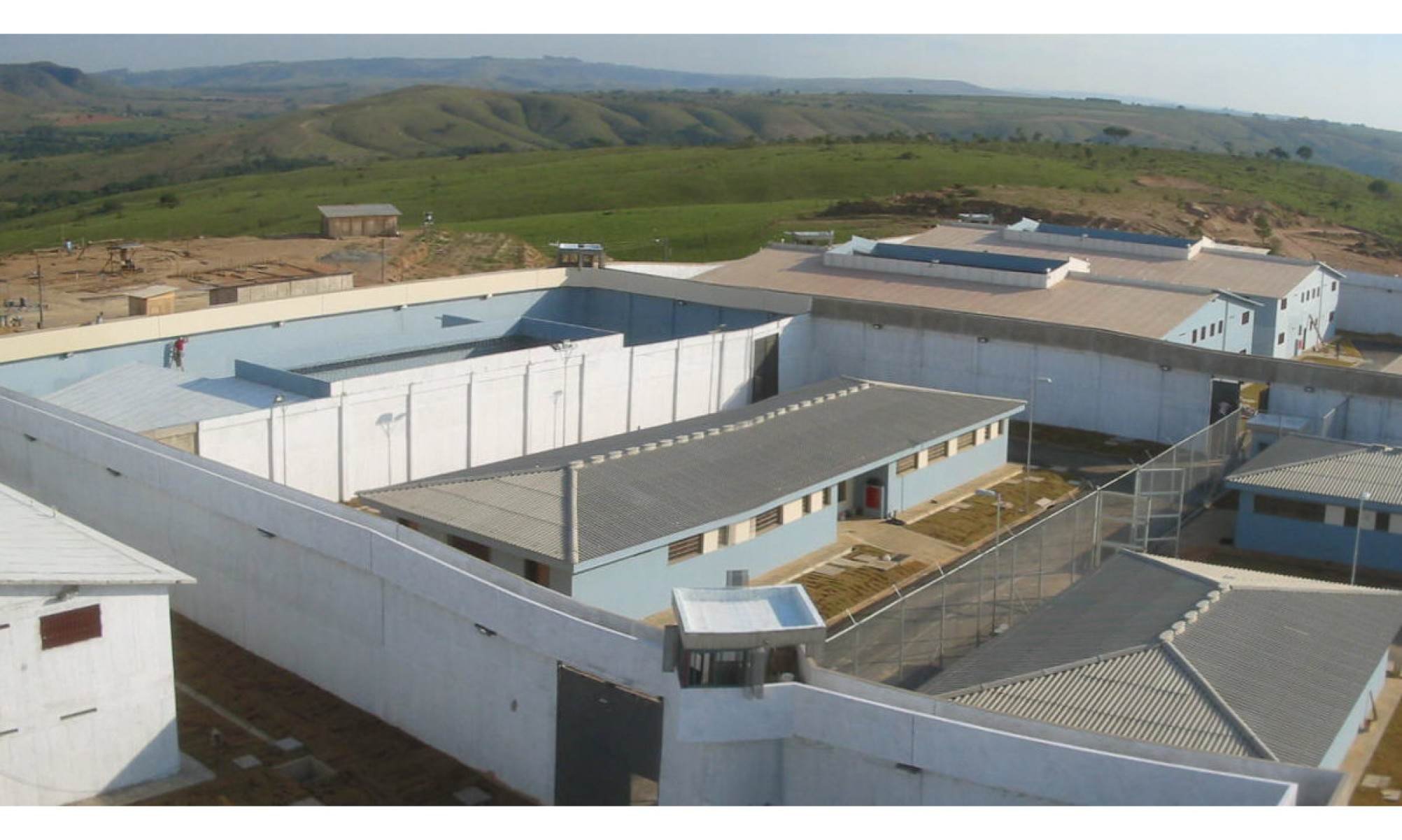 Professora flagrada em ato sexual com detento pede dispensa do cargo - PLANOVA/DivulgaÃ§Ã£o