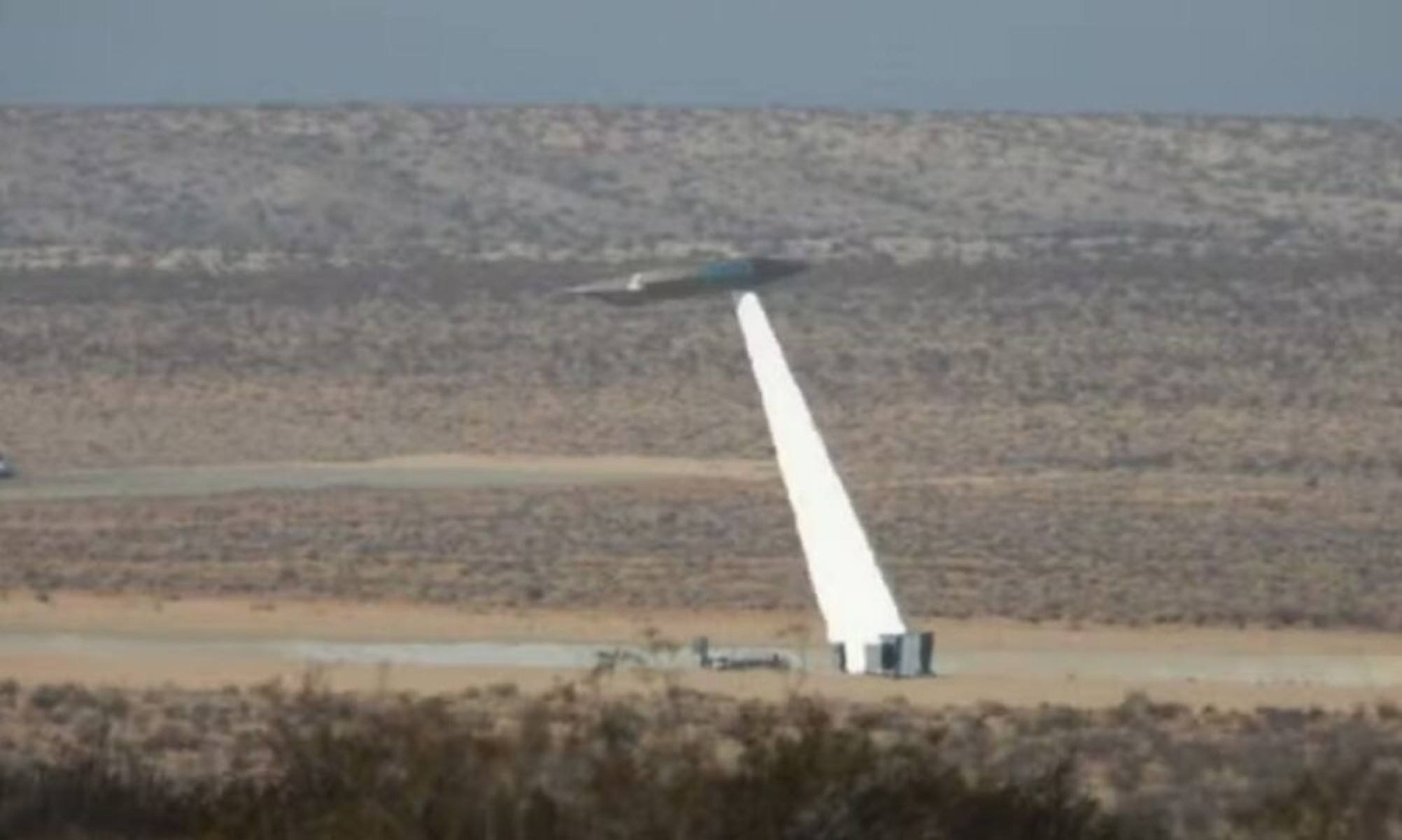 Ufólogo registra objeto misterioso em campo de testes secretos dos EUA