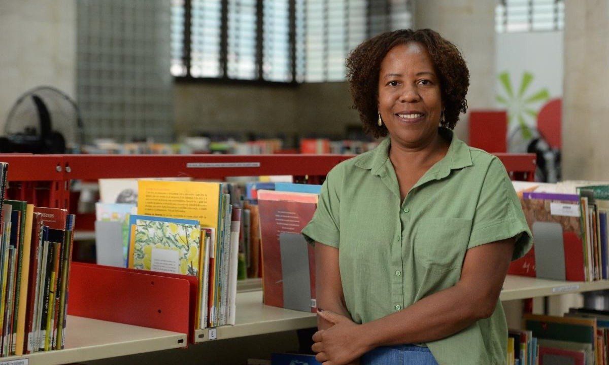 Na foto, a chefe da ger&ecirc;ncia de bibliotecas e promo&ccedil;&atilde;o da leitura e da escrita da Funda&ccedil;&atilde;o Municipal de Cultura, L&iacute;lia Martins